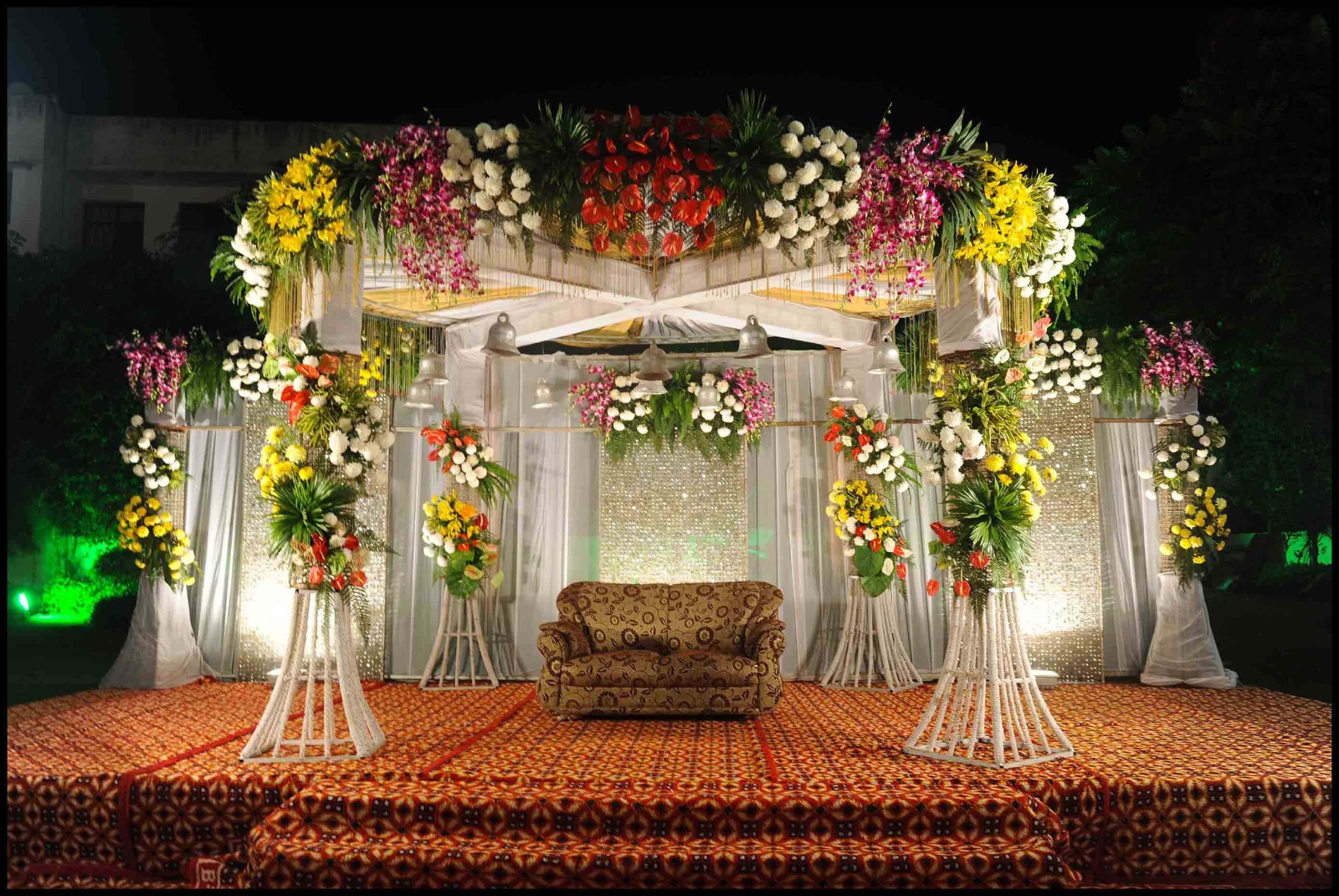 Gold and white elegant event setup